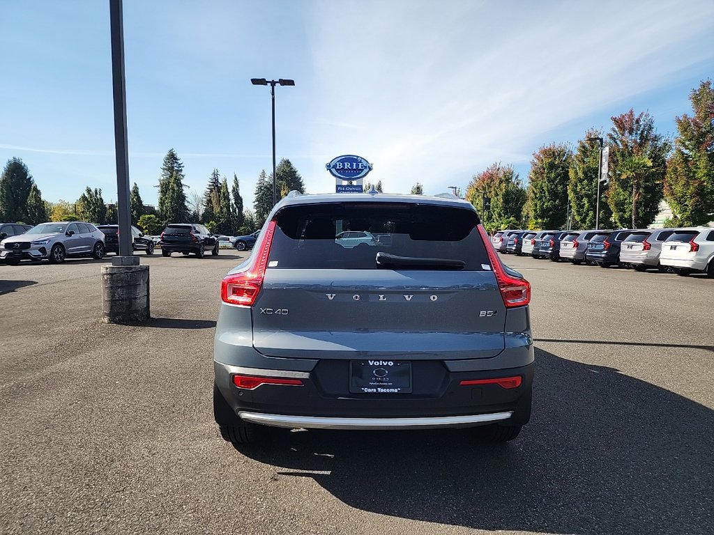 Certified 2023 Volvo XC40 B5 Plus w/ Driver Assist Package AWD/4WD image 4