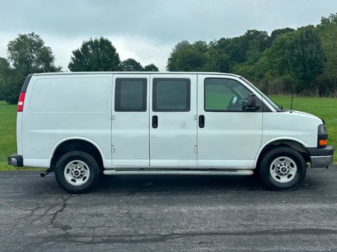 Used 2015 GMC Savana 2500 RWD image 4