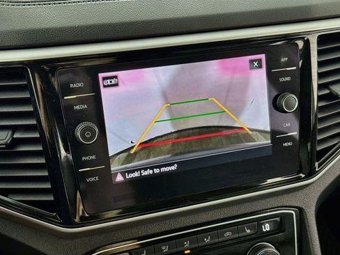 Used 2023 Volkswagen Atlas SE w/ Panoramic Sunroof Package AWD/4WD image 3