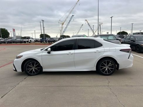 Used 2024 Toyota Camry SE FWD image 6