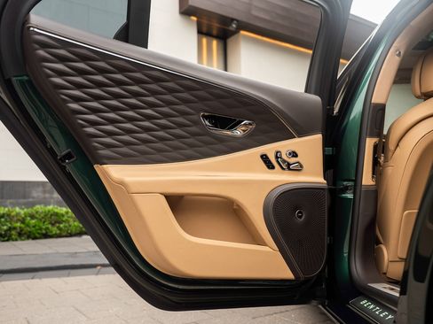 Used 2023 Bentley Flying Spur W12 image 37