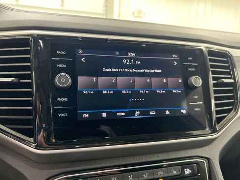 Used 2023 Volkswagen Atlas SE w/ Panoramic Sunroof Package FWD image 13