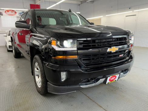 Used 2017 Chevrolet Silverado 1500 LT w/ All Star Edition AWD/4WD image 4
