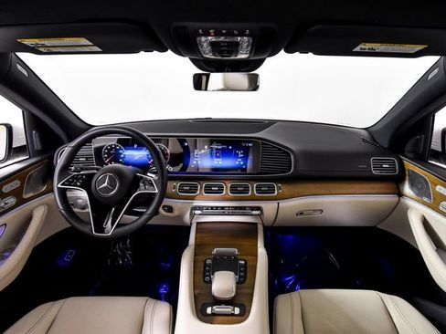 Certified 2025 Mercedes-Benz GLS 450 4MATIC image 3