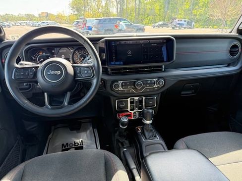 Used 2025 Jeep Wrangler Rubicon w/ Convenience Group image 8