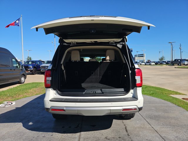 Used 2024 Ford Expedition XLT RWD image 6