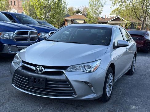 Used 2017 Toyota Camry LE image 1
