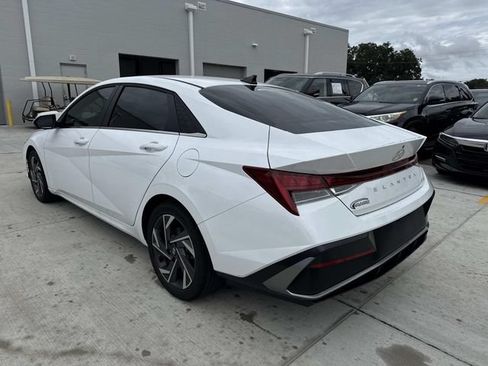 Used 2025 Hyundai Elantra Limited FWD image 5