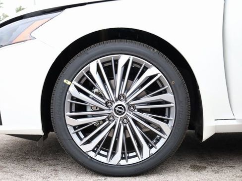 New 2025 Nissan Altima 2.5 SL image 8