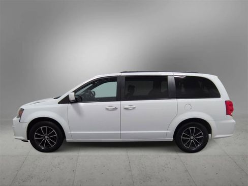 Certified 2018 Dodge Grand Caravan SXT w/ Driver Convenience Group image 5