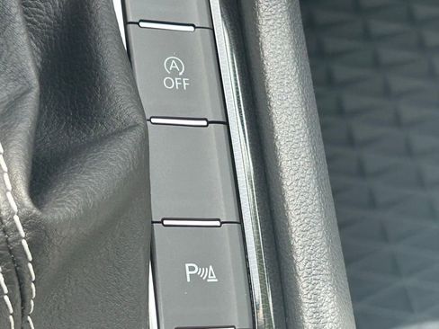 New 2025 Volkswagen Taos SE w/ Panoramic Sunroof Package image 53