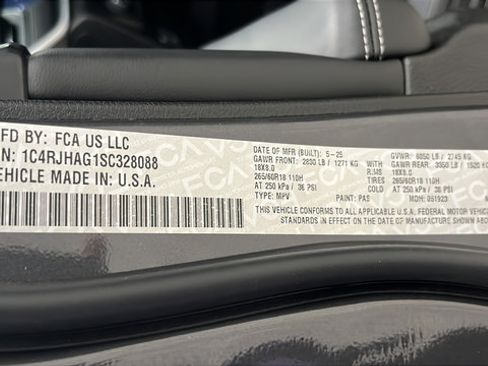 Used 2025 Jeep Grand Cherokee Laredo X w/ Luxury Tech Group I AWD/4WD image 36