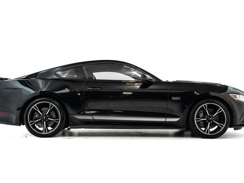 Used 2017 Ford Mustang GT Premium w/ Equipment Group 401A RWD image 5