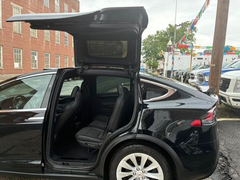 Used 2018 Tesla Model X 75D AWD/4WD image 13