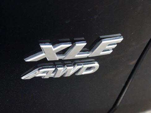 Used 2021 Toyota RAV4 XLE AWD/4WD image 17