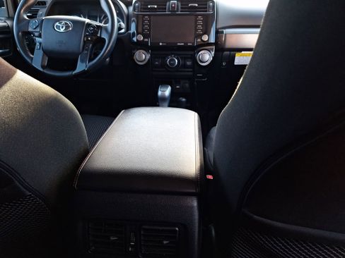 Used 2020 Toyota 4Runner TRD Off-Road image 32