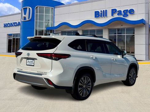 Used 2021 Toyota Highlander Platinum AWD/4WD image 4