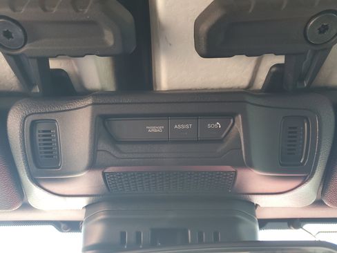 Used 2024 Jeep Wrangler Sahara image 28