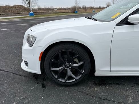 Used 2022 Chrysler 300 Touring L image 10