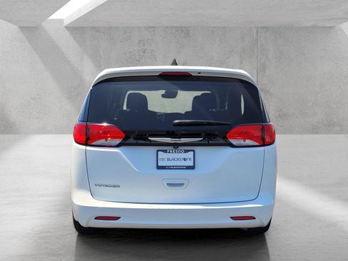 Used 2023 Chrysler Voyager LX FWD image 6