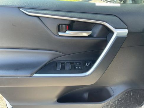 Used 2025 Toyota RAV4 XLE AWD/4WD image 12