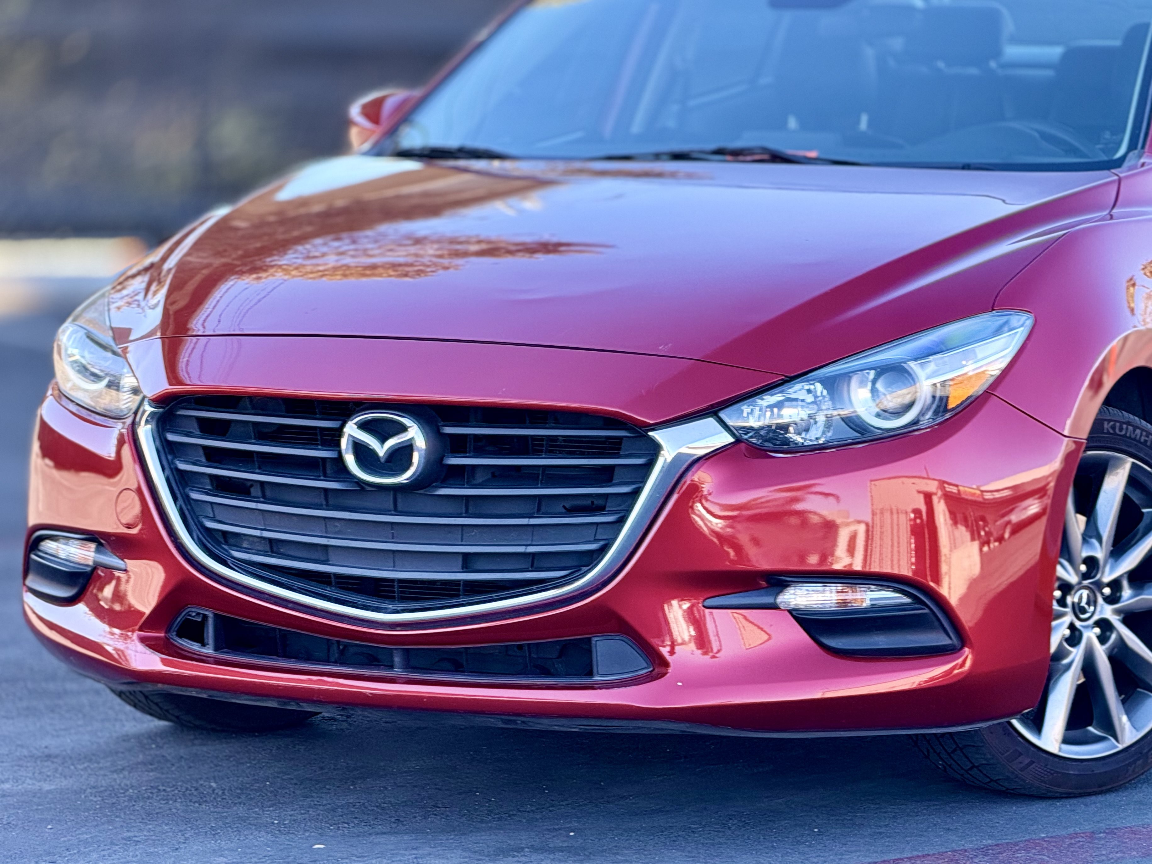 Used 2018 MAZDA MAZDA3 Touring FWD image 5