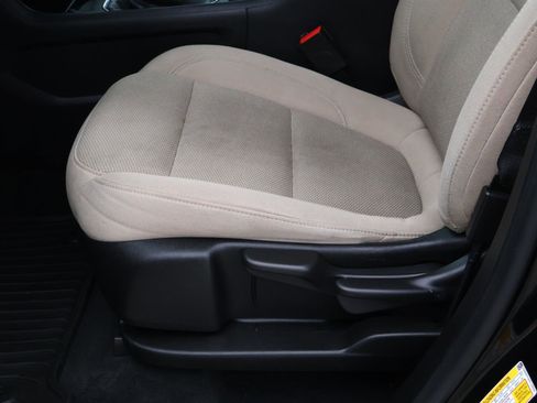 Used 2023 Chevrolet Traverse LS image 14