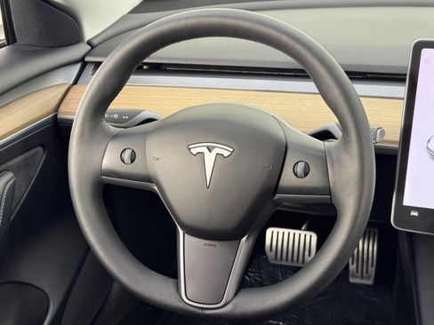 Used 2021 Tesla Model 3 Standard Range Plus image 18