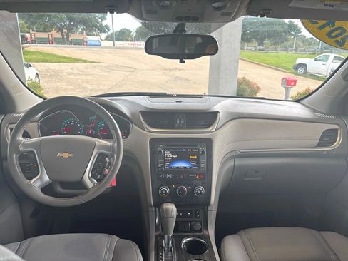 Used 2015 Chevrolet Traverse LT w/ Style and Technology Package image 9