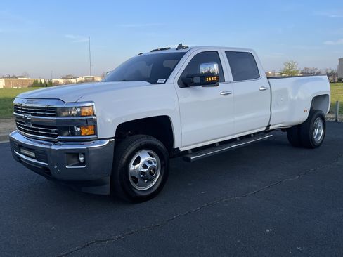Used 2016 Chevrolet Silverado 3500 LTZ RWD image 5