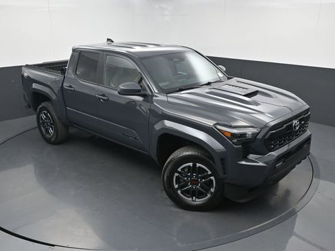 Used 2024 Toyota Tacoma TRD Sport AWD/4WD image 31