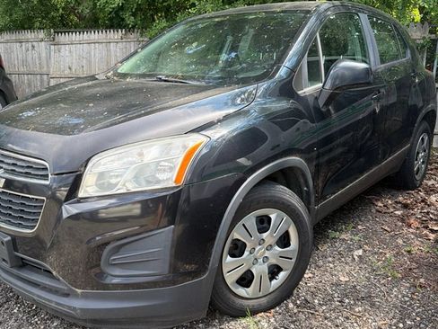 Used 2015 Chevrolet Trax LS FWD image 1