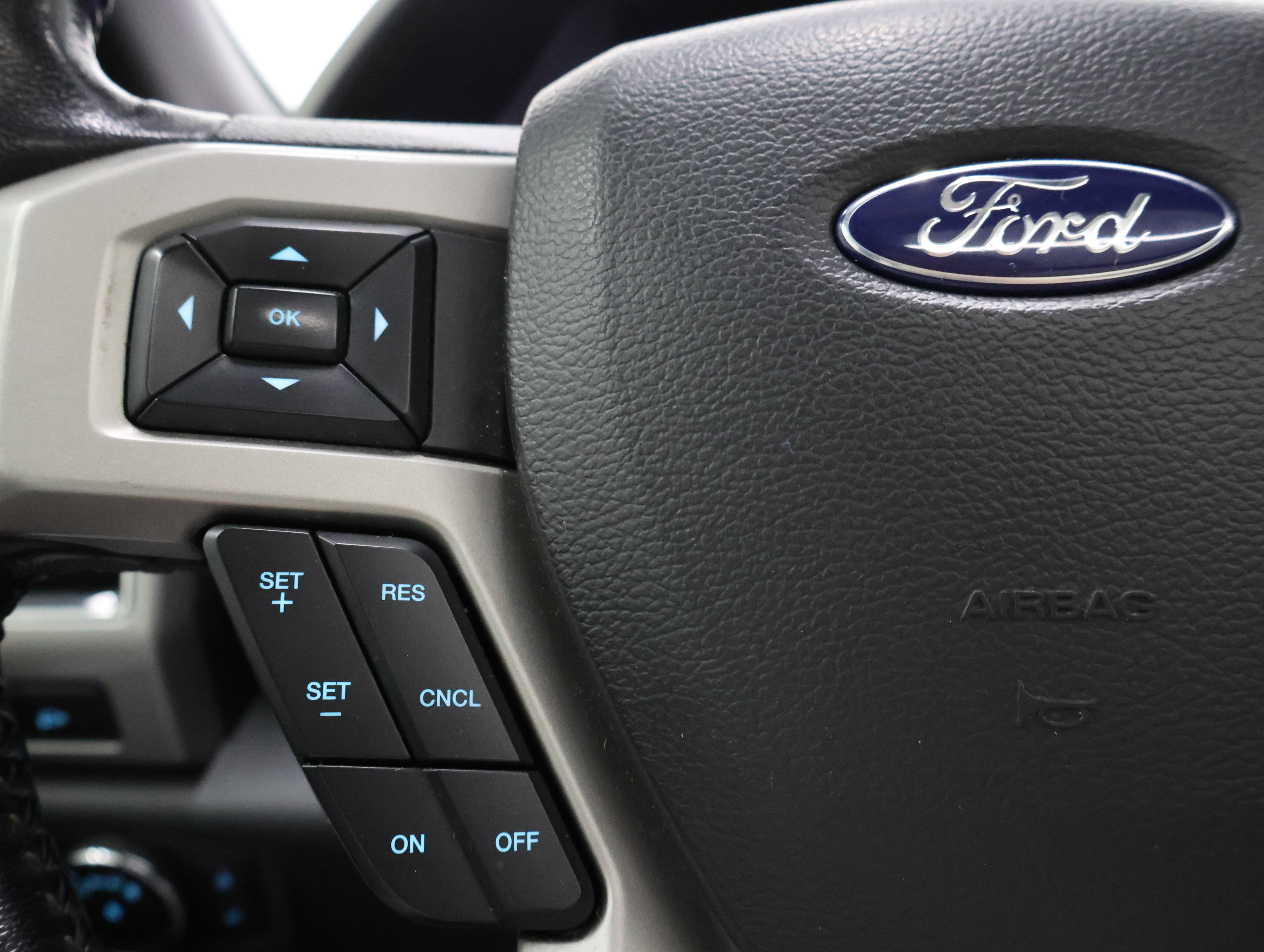 Used 2022 Ford F250 Lariat w/ Black Appearance Package AWD/4WD image 15