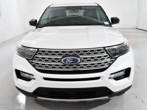 Used 2023 Ford Explorer Limited w/ Limited Technology Package image 3
