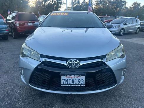 Used 2016 Toyota Camry SE FWD image 2