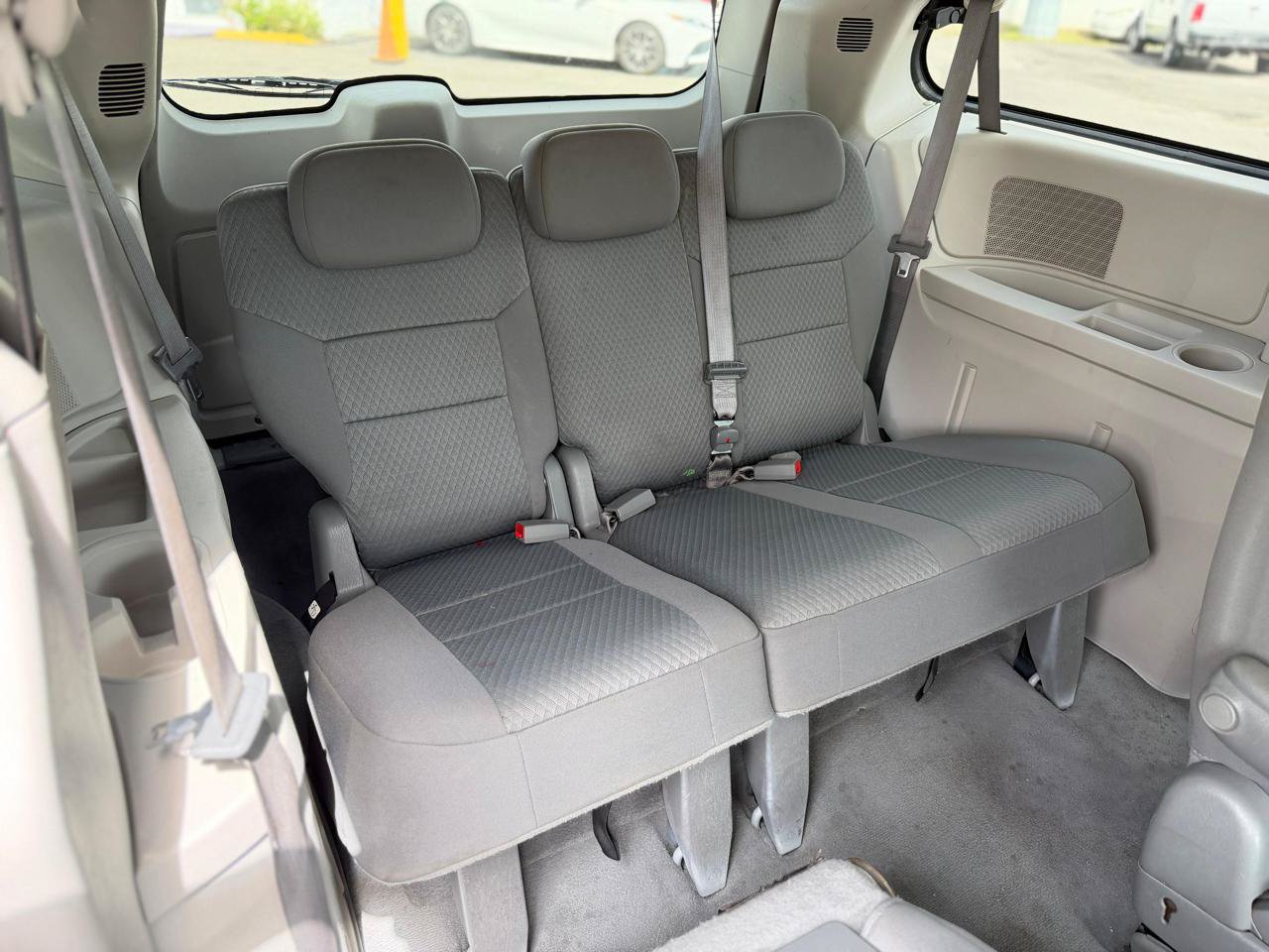 Used 2010 Chrysler Town & Country Touring FWD image 12
