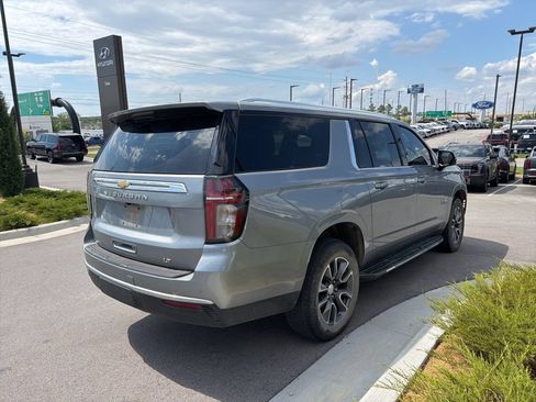 Used 2023 Chevrolet Suburban LT w/ LT Signature Plus Package RWD image 6