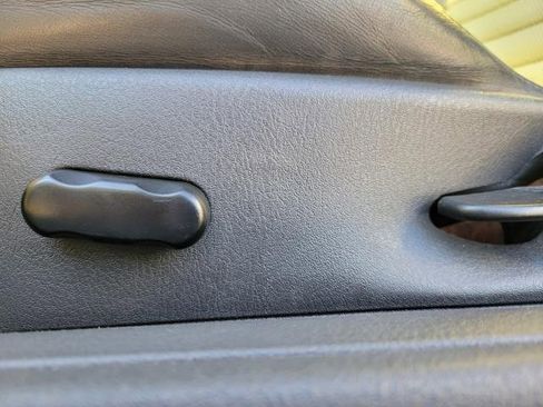 Used 2002 Ford Thunderbird Base image 8