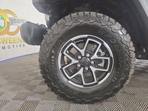 Used 2026 Jeep Wrangler Unlimited Rubicon AWD/4WD image 32