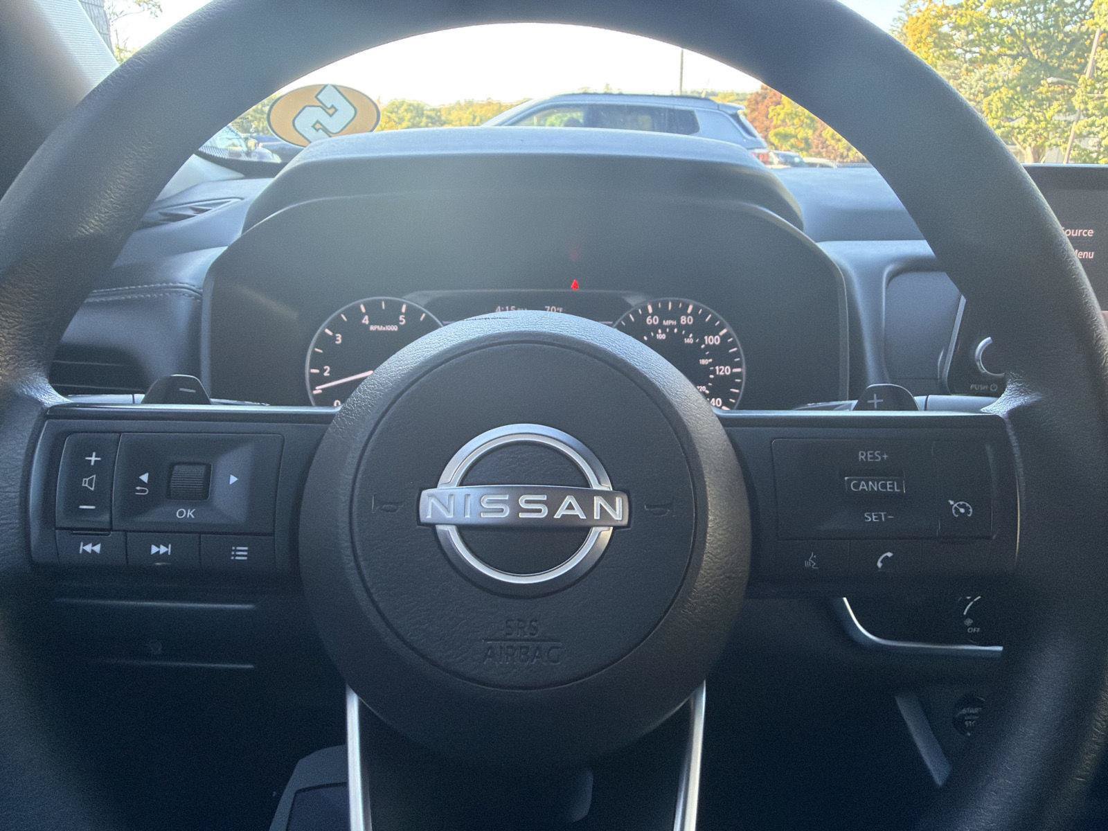 Used 2024 Nissan Rogue S AWD/4WD image 14