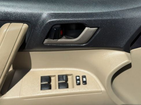 Used 2011 Toyota Highlander 4WD w/ Tech Pkg image 13