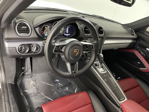 Used 2024 Porsche 718 Cayman image 4