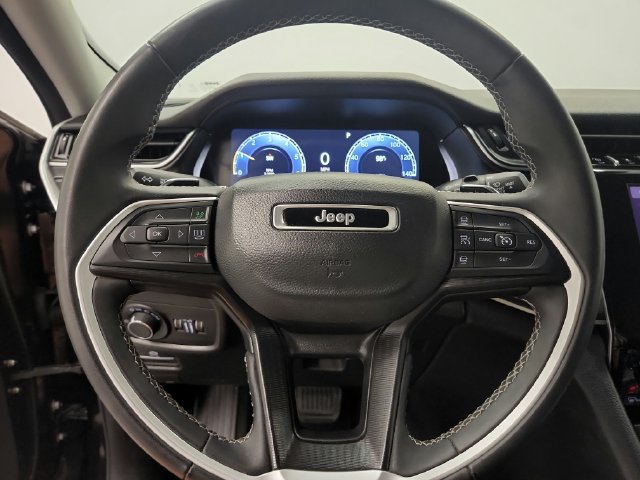 Used 2024 Jeep Grand Cherokee Laredo RWD image 25