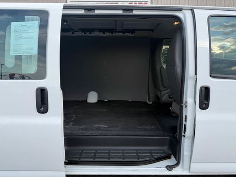 Used 2023 GMC Savana 2500 Extended w/ Driver Convenience Package RWD image 16