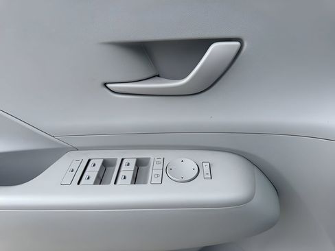 Used 2025 Hyundai Kona SEL image 24