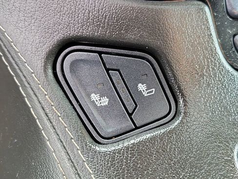 Used 2017 Chevrolet Suburban LT image 34