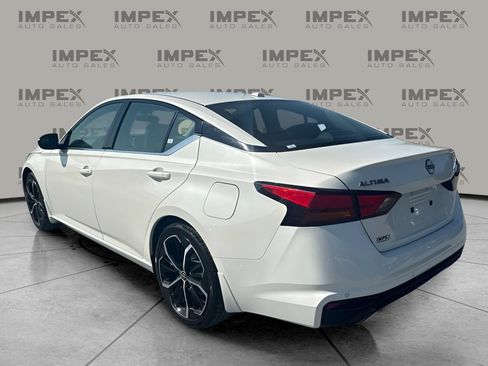 Used 2025 Nissan Altima 2.5 SR FWD image 2