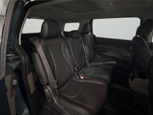 Used 2025 Kia Carnival SX FWD image 13