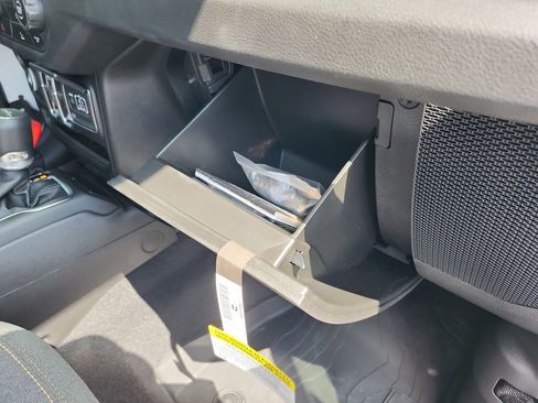 New 2025 Jeep Gladiator Sport image 38