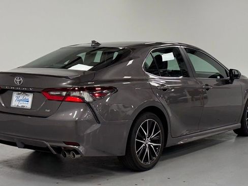 Used 2024 Toyota Camry SE image 3